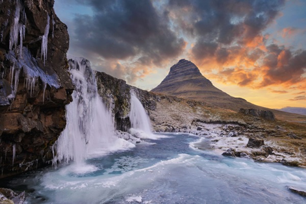 Scenic mountain terrains